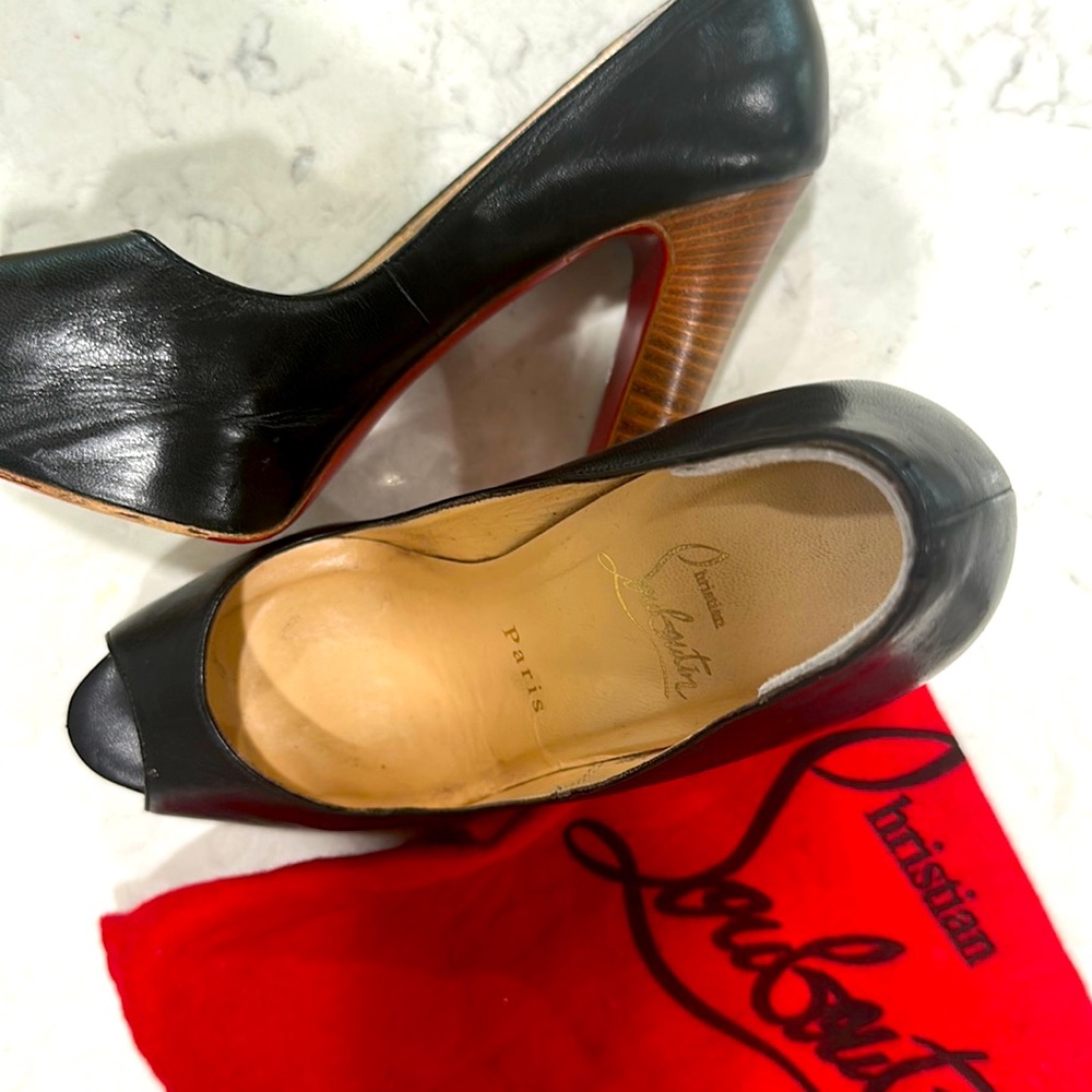 Size 36.5, Christian Louboutin pumps, black leather with wooden heel. Classic!
